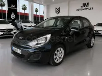 Usado Kia Rio 85 CV (62 kW) 2014 Negro Berlina