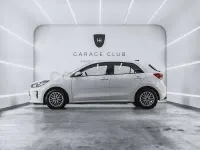 Usado Kia Rio 84 CV (61 kW) 2017 Blanco Berlina