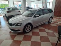 Usado Skoda Octavia 120 CV (88 kW) 2019 Gris plata Familiar