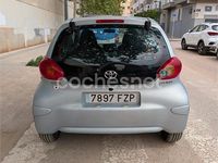 Usado Toyota Aygo 68 CV (50 kW) 2008 Azul Utilitario