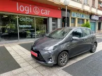 Usado Toyota Yaris Hybrid Active 100 CV (73 kW) 2019 Gris / plata Berlina