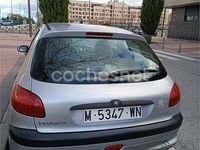 Usado Peugeot 206 70 CV (51 kW) 1998 Gris / plata Berlina