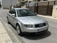 Usado Audi A4 130 CV (95 kW) 2002 Gris / plata Berlina