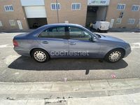 Usado Mercedes E270 Elegance 170 CV (125 kW) 2003 Azul Berlina