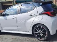 Käytetty Toyota Yaris Hybrid Plus 130 HP (95 kW) 2024 Harmaa Sedan