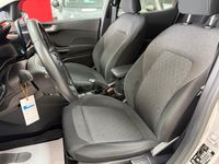 Usado Ford Fiesta Active 100 CV (73 kW) 2019 Gris / plata Utilitario