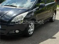 Usado Peugeot 5008 Allure 115 CV (84 kW) 2011 Negro Monovolumen