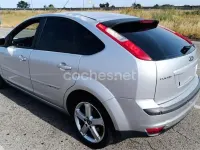 Usado Ford Focus Ghia 115 CV (84 kW) 2007 Gris / plata Berlina