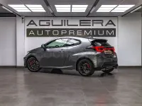 Usado Toyota Yaris 280 CV (205 kW) 2025 Gris / plata Utilitario