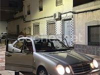 Usado Mercedes E320 Elegance 220 CV (161 kW) 1998 Gris / plata Berlina