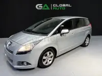 Usado Peugeot 5008 Active 120 CV (88 kW) 2012 Gris / plata Monovolumen