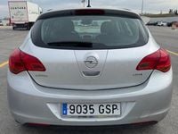 Usado Opel Astra Cosmo 110 CV (80 kW) 2010 Gris / plata Berlina