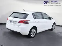 Usado Peugeot 308 Active 100 CV (73 kW) 2020 Blanco Berlina