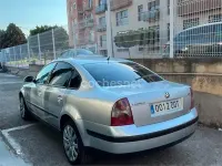 Usado VW Passat Trendline 130 CV (95 kW) 2004 Gris / plata Berlina