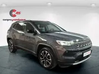 Usado Jeep Compass Limited 130 CV (95 kW) 2022 Gris / plata SUV