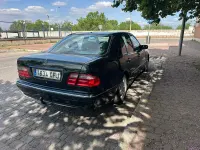 Usado Mercedes E270 Avantgarde 177 CV (130 kW) 2000 Verde Berlina