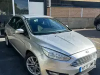 Usado Ford Focus Trend 125 CV (91 kW) 2016 Gris / plata Berlina