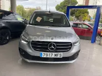 Usado Mercedes T180 116 CV (85 kW) 2023 Gris / plata Monovolumen