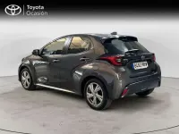 Usado Toyota Yaris Hybrid Active 116 CV (85 kW) 2025 Gris Berlina