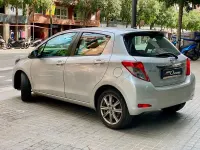 Usado Toyota Yaris Active 90 CV (66 kW) 2013 Gris / plata Utilitario