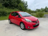 Usado Toyota Yaris Advance 90 CV (66 kW) 2014 Rojo Utilitario