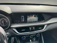Usado Alfa Romeo Stelvio Sprint 190 CV (139 kW) 2021 Gris / plata SUV