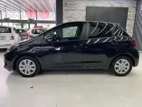 Usado Toyota Yaris Hybrid Active 99 CV (72 kW) 2017 Negro Utilitario