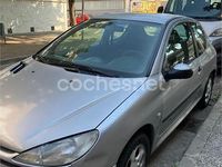 Usado Peugeot 206 90 CV (66 kW) 2000 Gris / plata Berlina