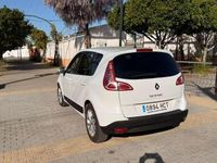 Usado Renault Scénic III 90 CV (66 kW) 2011 Blanco Monovolumen