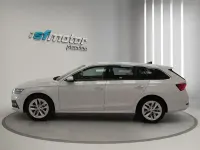 Usado Skoda Octavia Style 149 CV (109 kW) 2021 Blanco Familiar