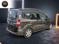 Usado Ford Tourneo Courier Ambiente 102 CV (75 kW) 2015 Gris Monovolumen