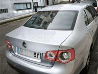 Usado VW Jetta Advance 105 CV (77 kW) 2009 Gris / plata Berlina
