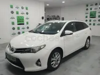 Usado Toyota Auris Active 132 CV (97 kW) 2014 Blanco Familiar