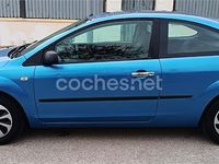 Usado Ford Focus Trend 100 CV (73 kW) 2005 Azul Berlina