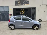 Usado Nissan Pixo Acenta 68 CV (50 kW) 2010 Gris / plata Utilitario