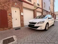 Usado Peugeot 308 Active 130 CV (95 kW) 2017 Blanco Berlina