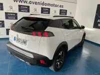 Usado Peugeot 2008 Allure 130 CV (95 kW) 2021 Blanco SUV