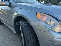 Usado Mercedes R500 306 CV (225 kW) 2006 Gris / plata Monovolumen