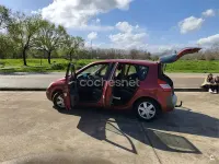 Usado Renault Scénic Dynamique 120 CV (88 kW) 2004 Rojo Monovolumen