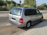 Usado Kia Carnival LX 144 CV (105 kW) 2006 Gris / plata Monovolumen