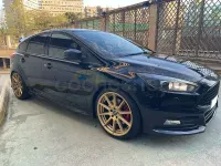 Käytetty Ford Focus ST 250 HP (183 kW) 2016 Musta Sedan