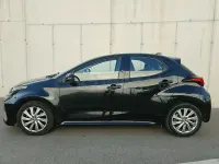 Usado Toyota Yaris Hybrid Active 116 CV (85 kW) 2022 Negro Berlina