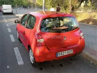 Usado Renault Twingo Authentique 65 CV (47 kW) 2008 Rojo Utilitario