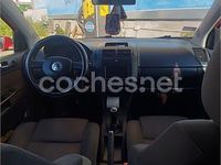 Usado VW Polo Trendline 75 CV (55 kW) 2004 Granate Utilitario