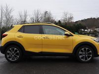 Usado Kia Stonic 110 CV (80 kW) 2017 Amarillo SUV