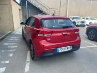 Usado Kia Rio 100 CV (73 kW) 2023 Azul Berlina