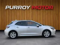 Usado Toyota Corolla Style 122 CV (89 kW) 2022 Gris / plata Berlina