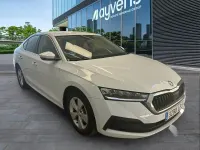 Usado Skoda Octavia Ambition 116 CV (85 kW) 2021 Blanco Berlina