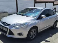Usado Ford Focus Trend 125 CV (91 kW) 2013 Gris / plata Berlina