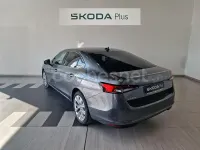 Usado Skoda Superb 150 CV (110 kW) 2024 Gris / plata Berlina